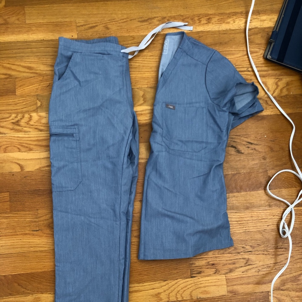 Figs scrubs